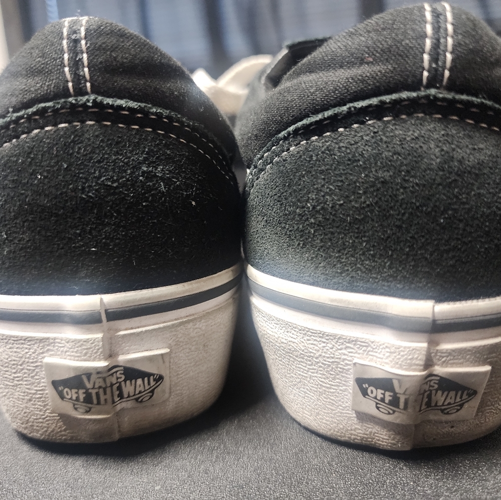 Vans - Picture 2 of 4